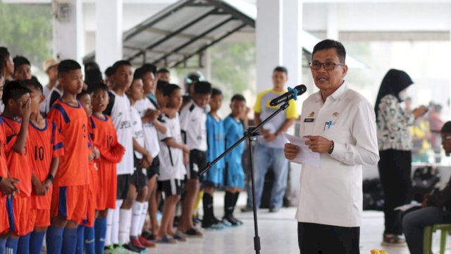 Sekretaris Daerah Kabupaten Luwu Utara membuka Kompetisi Olahraga Pelajar 2022 di lapngan Taman Siswa Masamba. Rabu (14/12/2022)
