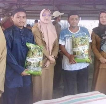 <strong>Dinas PKP Parepare Serahkan Bantuan 20 Ton Benih Padi ke Petani</strong>
