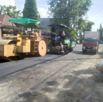 Pastikan Kenyamanan Masyarakat, Pemkot Parepare Aspal Jalan di Agussalim