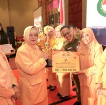 HUT DWP ke-23, Ketua DWP Unit DPRD Makassar Raih Penghargaan Monev Terbaik