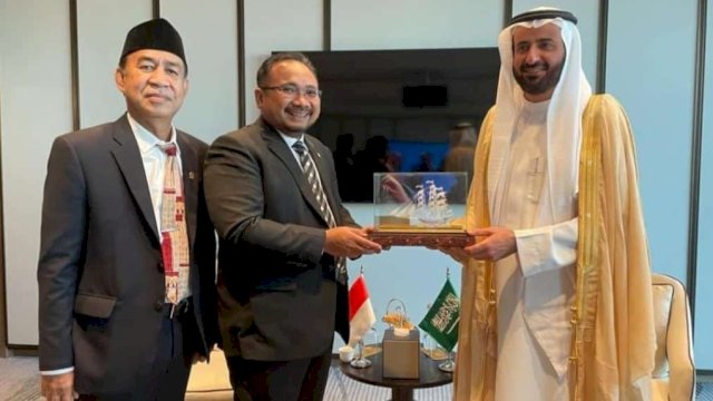 Ketua Komisi VIII DPR RI Ashabul Kahfi mendampingi Menteri Agama RI Yaqut Cholil Qoumas, saat penandatanganan MoU bersama Menteri Haji dan Umrah Arab Saudi Taufiq F Al Rabiah beberapa waktu lalu. (Istimewa)