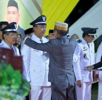 Malam Pergantian Tahun, Bupati Soppeng Mutasi Pejabatnya dan Lantik Kades Terpilih