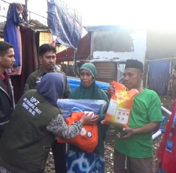 Puluhan Rumah di Barombong Kota Makassar Rusak Diterjang Angin Kencang, Gubernur Sulsel Kirim Bantuan