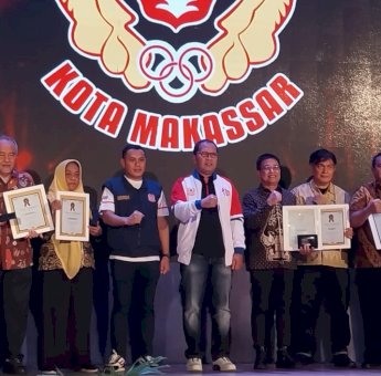 Pemred Republiknews Dahlan Abubakar Peroleh Awards Wartawan Olahraga