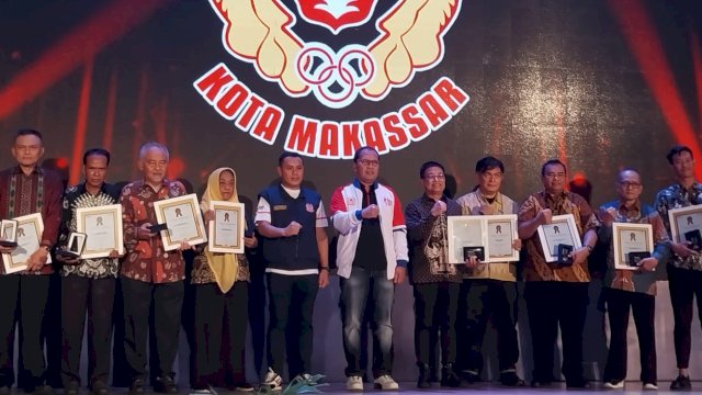 Pemred Republiknews Dahlan Abubakar Peroleh Awards Wartawan Olahraga