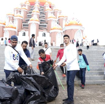 Pegawai Pemprov Sulsel Kerja Bakti di CPI, Gubernur: Aksi Budayakan dan Cintai Kebersihan
