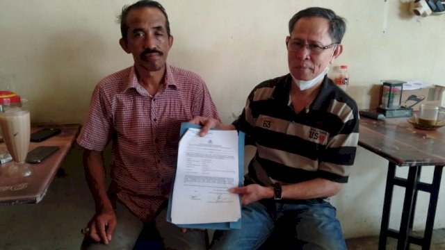 Jamaluddin (kanan) Pengusaha Kopi Arabica asal Desa Rappolemba, Kabupaten Gowa yang ditipu rekan bisnisnya hingga ratusan juta rupiah. (Istimewa)