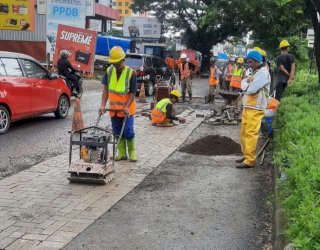 Bahayakan Pengendara, Dinas PUTR Sulsel Lakukan Penanganan Darurat Jalan Hertasning