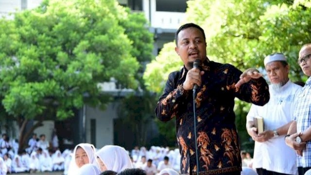 Gubernur Sulsel Andi Sudirman Sulaiman, saat mensosialisasikan Program Literasi Al-Qur'an kepada siswa SMA dan SMK. (Istimewa)