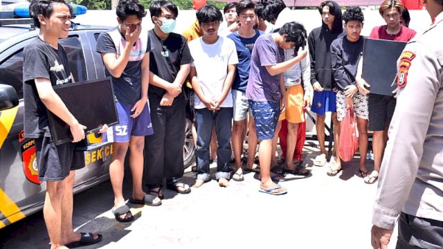 Para Operator Judi Online saat digelandang ke Mapolsek Cengkareng Jakarta Barat. (Istimewa)