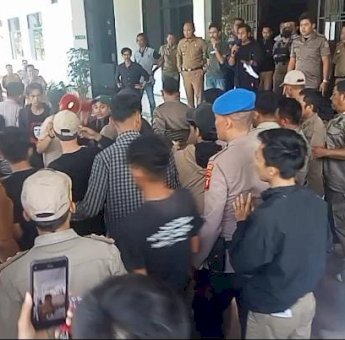 Bupati Didesak Copot Direktur PDAM Sinjai