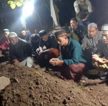 Keluarga Tolak Otopsi, Mayat Pria Sinjai yang Ditemukan Dikontrakan Dimakamkan