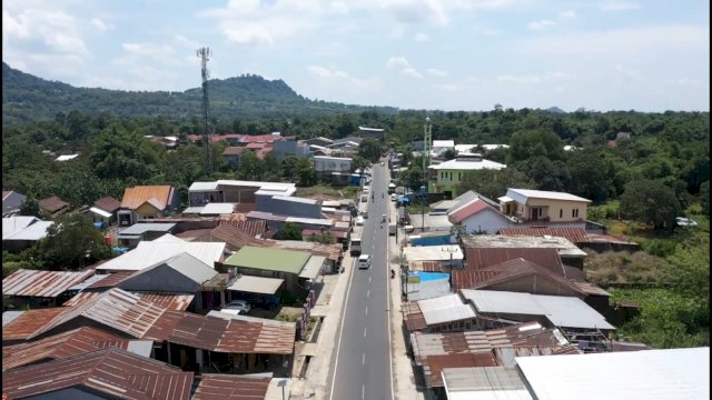 Penampakan Jalan Raya di Pattalassang Kabupaten Gowa. (Istimewa)
