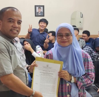 Terima SK, Pegawai non-ASN Diskominfo-SP Sulsel Diminta Lebih Berperan Aktif