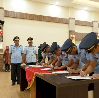 Lima Pejabat Fungsional Dilantik, Kakanwil Kemenkumham Sulsel Berpesan Tingkatkan Kompetensi