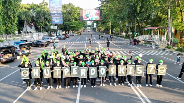 Anggota Perhimpunan Dokter Spesialis Kulit dan Kelamin&nbsp;Indonesia (Perdoksi) Cabang Makassar saat menggelar sosialisasi di Area Car Free Day, Jalan Jend Sudirman Kota Makassar. (Istimewa)