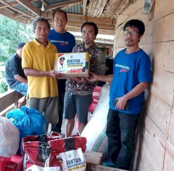 Gubernur Sulsel Salurkan Bantuan ke Korban Kebakaran dan Angin Puting Beliung di Toraja