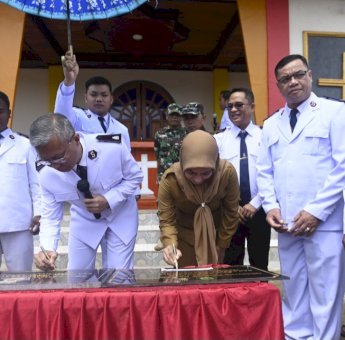 Indah Putri Indriani Resmikan Gereja di Desa Terjauh Kecamatan Seko