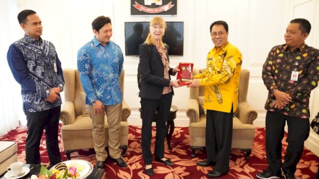 Pj Sekda Prov Sulsel Andi Aslam Patonangi, saat menerima Dubes Jerman Ina Lepel di Kantor Gubernur Sulsel, Kamis (26/01/2023). (Istimewa)