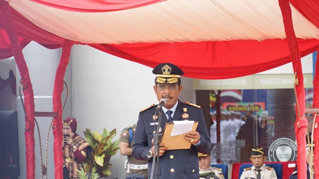 Kepala Kantor Wilayah Kementerian Hukum Dan HAM Sulawesi Selatan Liberti Sitinjak dalam syukuran peringatan HBI ke-73, di Taman Integritas Kantor Imigrasi Kelas I TPI Makassar, Kamis (26/01). (Dok. Humas Kanwil Kemenkumham Sulsel)