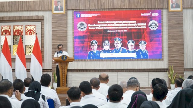Kakanwil Kemenkumham Sulsel Liberti Sitinjak saat memberikan sambutan pada penandatanganan dokumen Pembangunan ZI Menuju WBBM di Aula Kanwil Kemenkumham Sulsel, kemarin. (Dok. Humas Kanwil Kemenkumham Sulsel)