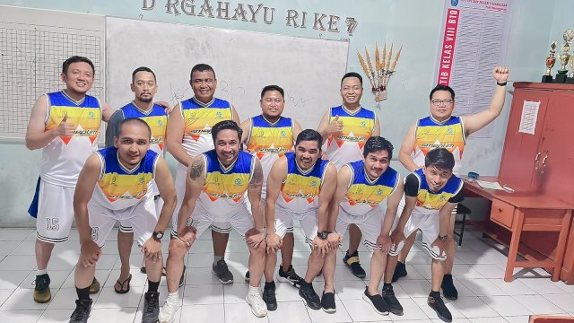 Sejumlah alumni angkatan 2000 Smeplim Makassar ikut ramaikan Turnamen KBA. (Dok. Istimewa)