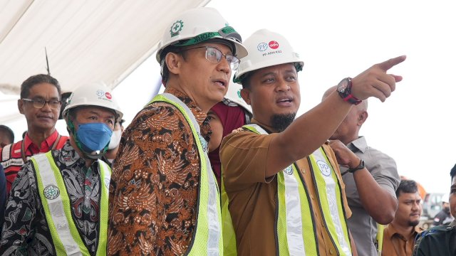 Gubernur Sulawesi Selatan Andi Sudirman Sulaiman, bersama Menteri Kesehatan RI Budi Gunadi Sadikin, saat peletakan batunpertama pembangunan Rumah Sakit UPT Vertikal Makassar, Selasa (31/01/2023). (Istimewa)
