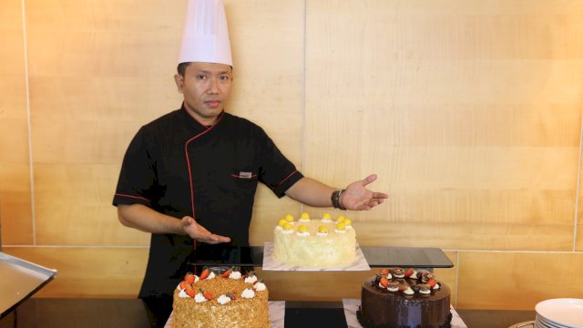 Joko Wiyono diperkenalkan sebagai Chef Pastry baru di Aston Makassar dan telah bergabung sejak akhir Desember 2022 lalu. (Dok. Aston Makassar)