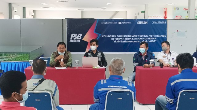Ket : Kepala UPT&nbsp; Pengawasan Ketenagakerjaan dan K3 Wilayah I Parepare, Riswan  saat membuka kegiatan kegiatan Voluntary Counselling and Testing (VCT) HIV/AIDS di PLTD Suppa. (Foto : Mulyadi Ma'ruf / Republiknews.co.id)