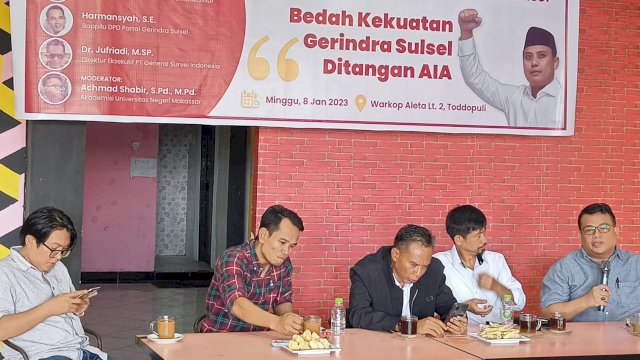 Suasana diskusi politik awal tahun yang digelar di Warkop Aleta, Toddopuli, Makassar, Minggu (8/1/2023). (Foto: Istimewa)