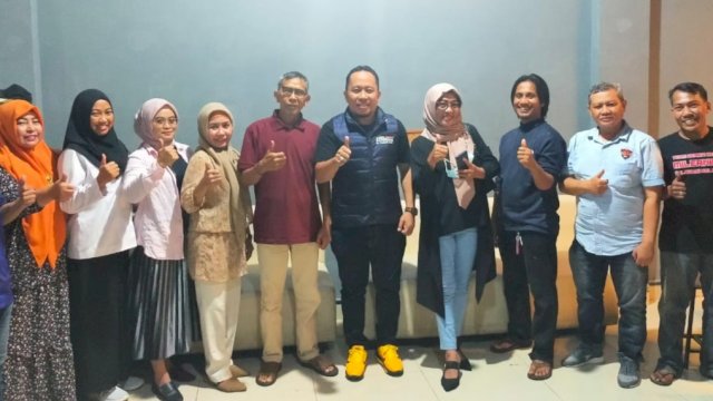 Relawan Mileanies Sulawesi Selatan saat meluncurkan Program Gerakan Kamis Manies di Makassar, Kamis (19/1/2023). (Foto: Istimewa)