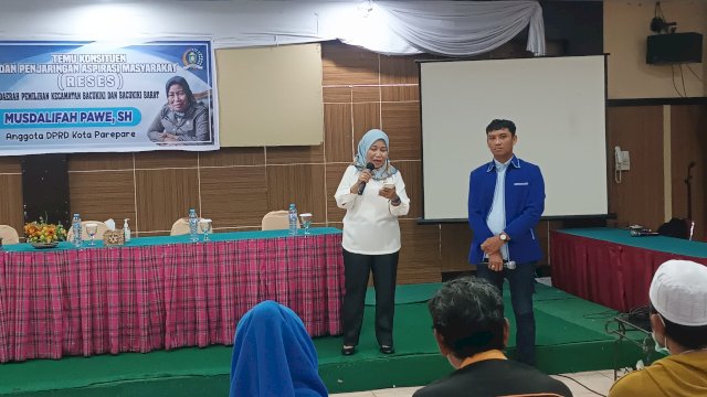 Ket : Legislator PAN Parepare, Musdalifah Pawe saat temu konstituen atau reses (Foto : Mulyadi Ma'ruf / Republiknews.co.id)