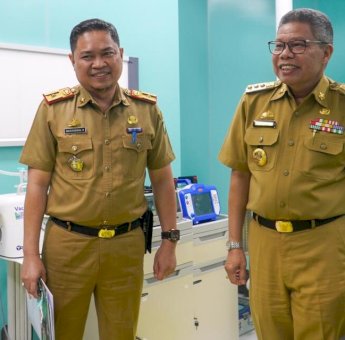 Pastikan Pelayanan Berjalan Maksimal Taufan Pawe Inspeksi ke RS Hasri Ainun Habibie