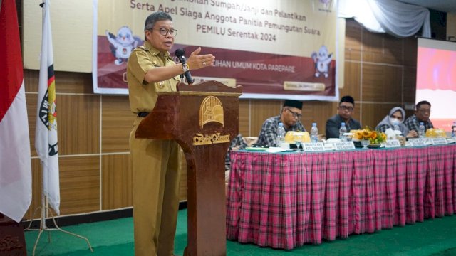 Ket : Wali Kota Parepare, Taufan Pawe saat memberikan sambutan pada kegiatan Pelantikan dan pengambilan sumpah anggota PPS KPU Kota Parepare (Foto : Humas Pemkot Parepare)