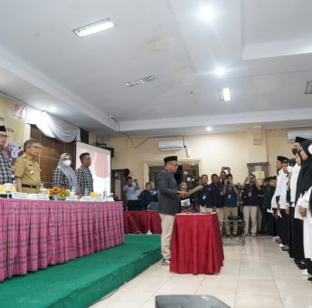 Lantik 66 Anggota PPS, Ketua KPU Parepare Hasruddin Husain Tekankan Kekompakan