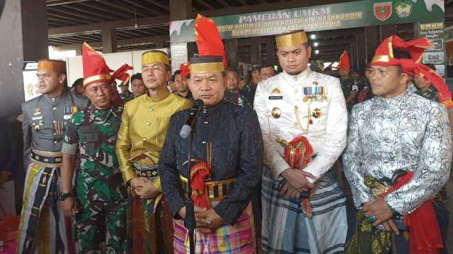 Kepala Staf Angkatan Darat (Kasad) Jenderal TNI Dudung Abdurachman saat berkunjung ke Kabupaten Gowa, di Istana Balla Lompoa, Kamis (12/01). (Chaerani/Republiknews.co,id)