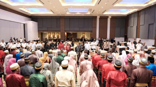 Bupati Gowa Adnan Purichta Ichsan saat menghadiri Pelantikan dan Pengambilan Sumpah Panitia Pemilihan Kecamatan (PPK) Se-Kabupaten Gowa, di Ballroom Hotel Four Points Makassar, Rabu (04/01). (Dok. Humas Gowa)