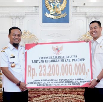 Gubernur Sulsel Serahkan Bantuan Keuangan Rp23,2 Miliar Untuk Pemkab Pangkep