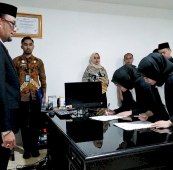Kadiv Yankum Kanwil Kemenkumham Sulsel Lantik Langsung 2 Notaris Pengganti