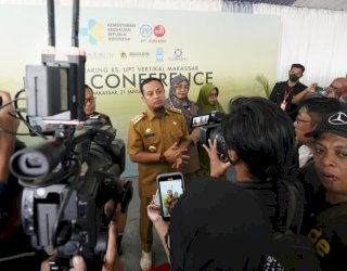 Gubernur Sulsel Sampaikan Duka dan Beri Santunan Keluarga Korban Tertabrak Kereta Api