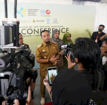 Gubernur Sulsel Sampaikan Duka dan Beri Santunan Keluarga Korban Tertabrak Kereta Api