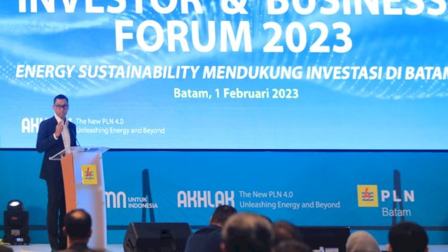 Direktur Utama PLN Darmawan Prasodjo saat memberikan sambutan pada Investor and Bussines Forum dalam rangka mendukung pemulihan ekonomi yang digelar PLN Batam, kemarin. (Dok. Humas PLN UIP Sulawesi)