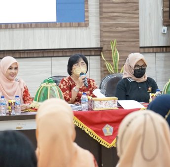 Pengurus DWP Pengayoman Kanwil Kemenkumham Sulsel Ikut Keterampilan Pengasuhan pada Anak Remaja