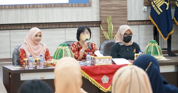 Pengurus DWP Pengayoman Kanwil Kemenkumham Sulsel Ikut Keterampilan Pengasuhan pada Anak Remaja