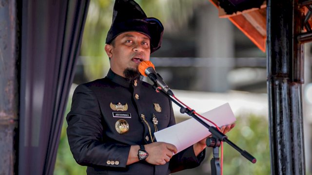 Gubernur Sulsel Andi Sudirman Sulaiman, memberikan sambutan saat upacara peringatan Hari Ulang Tahun ke-63 Kabupaten Bulukumba, Sabtu (04/02/2023). (Istimewa)