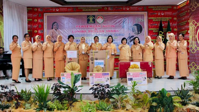 Pertemuan rutin pengurus Dharma Wanita Persatuan (DWP) Pengayoman Rayon III Kanwil Kemenkumham Sulsel diramaikan ragam lomba dan kegiatan lainnya yang berlangsung di Aula Lembaga Pemasyarakatan (Lapas) Kelas II A Palopo, Sabtu (04/02). (Dok. Humas Kanwil Kemenkumham Sulsel)