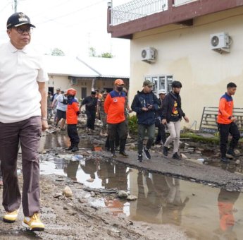 Wali Kota Parepare Taufan Pawe Kunjungi Lokasi Terdampak Banjir
