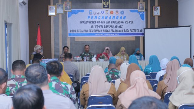 Pencanangan KB-Kes Bhayangkara, TNI Manunggal, IBI dan PKK di Aula kantor D3APPKB Kabupaten Soppeng, Selasa (07/02/2023). (Istimewa)