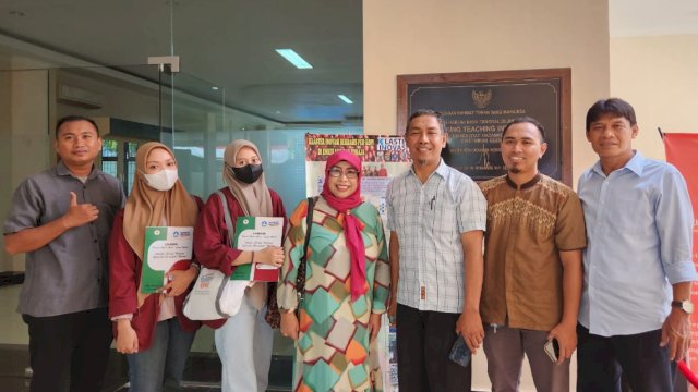 Panitia MBKM Program Studi Teknologi Pertanian Fakultas Pertanian Universitas Cokroaminoto Makassar (UCM) saat mengunjungi Teaching Industry Unhas, Selasa (07/02/2023). (Istimewa)