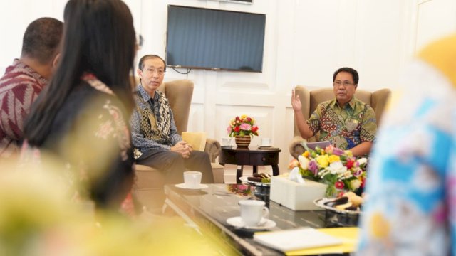 Pj Sekda Sulsel Andi Aslam Patonangi, saat menerima Kepala Kantor Konsuler Jepang di Makassar Yasue Katsunobu, Kamis (09/02/2023). (Istimewa)